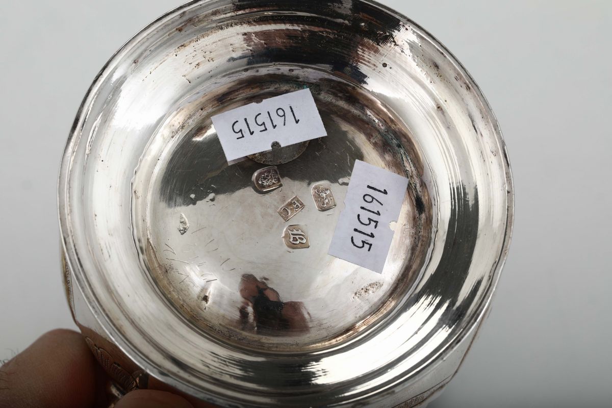Boccale in Argento Decorato a Fiori e Volute, Presa a Voluta, Londra 1757