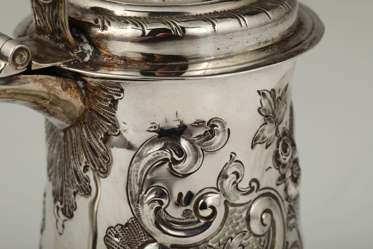 Tankard in Argento Sterling Fuso, Sbalzato, Cesellato e Dorato, Londra, 1758, Argentieri William ...