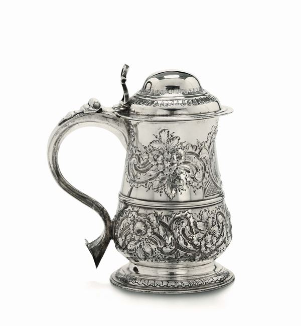 Tankard in argento Sterling fuso, sbalzato e cesellato, Londra, 1759, argentiere I.M (non identificato)