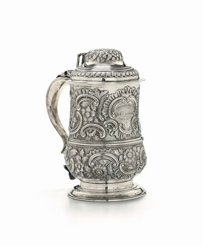 Tankard in Argento Sterling Sbalzato e Cesellato, Londra, 1765, Argentiere I.M con Stella (non Id...