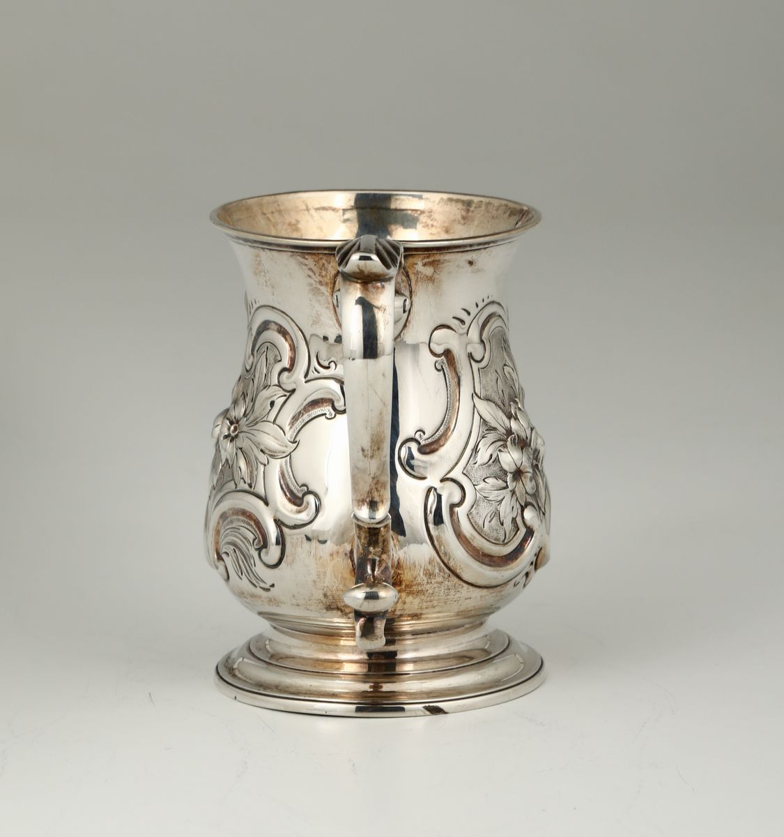 Boccale in Argento Sterling Fuso, Sbalzato e Cesellato, Londra, 1864 (argentiere Non Identificato...