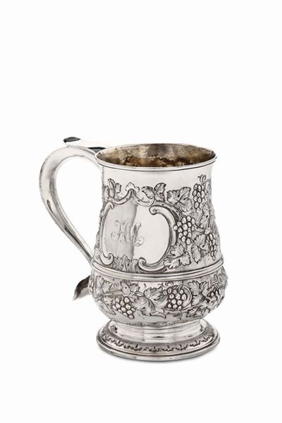 Boccale in Argento Sterling Fuso, Sbalzato e Cesellato, Londra, 1776, Argentiere John Deacon