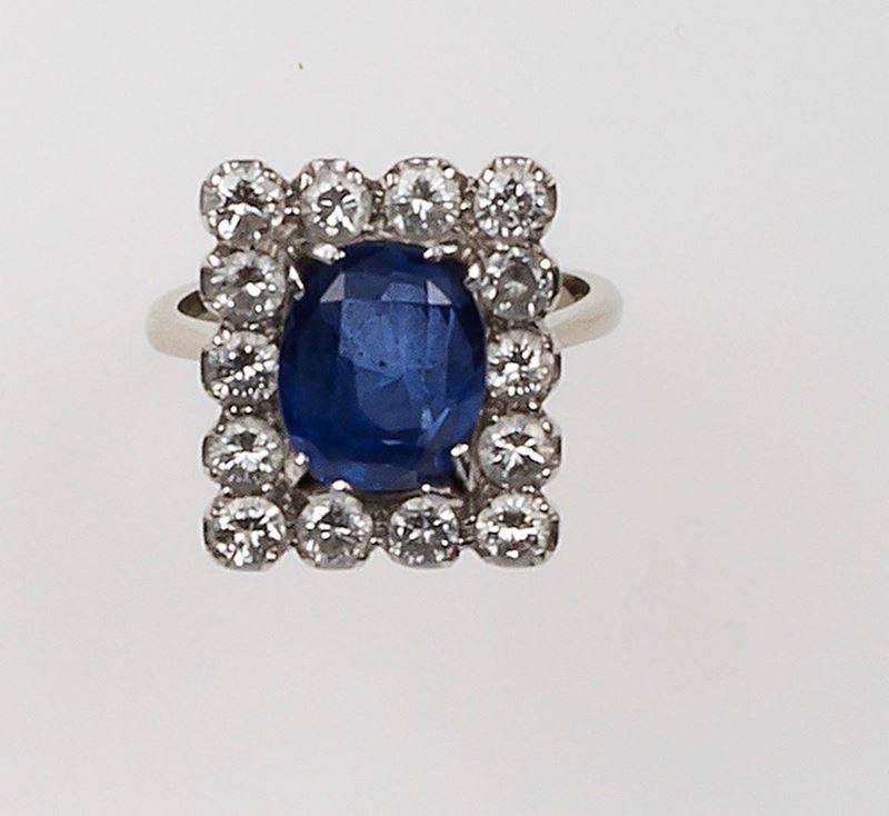 Anello con zaffiro Sri Lanka e diamanti a contorno  - Asta Fine Jewels - II - Cambi Casa d'Aste