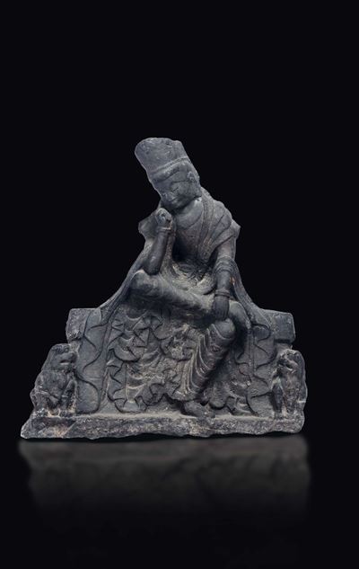 Grande Figura di Guanyin Seduta in Pietra con Cani di Pho ai Lati, Cina, Probabilmente Dinastia W...