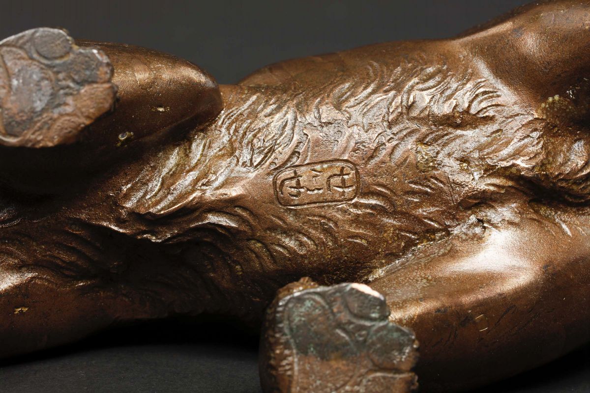 Lotto Composto da Due Vasi ed una Tigre in Bronzo Dorato, Giappone, XIX Secolo