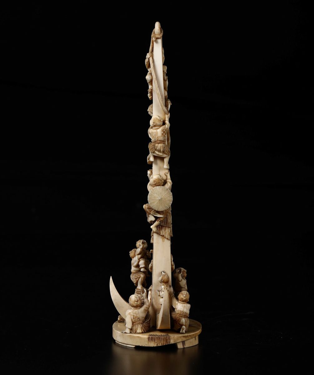 Gruppo Scolpito Raffigurante Personaggi che Si Arrampicano Sull'albero della Cuccagna, Cina, Iniz...