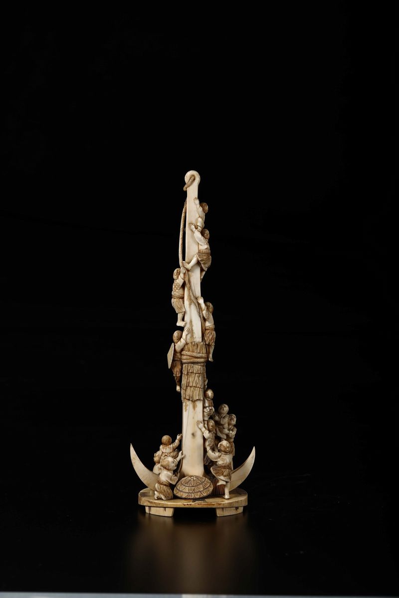 Gruppo Scolpito Raffigurante Personaggi che Si Arrampicano Sull'albero della Cuccagna, Cina, Iniz...