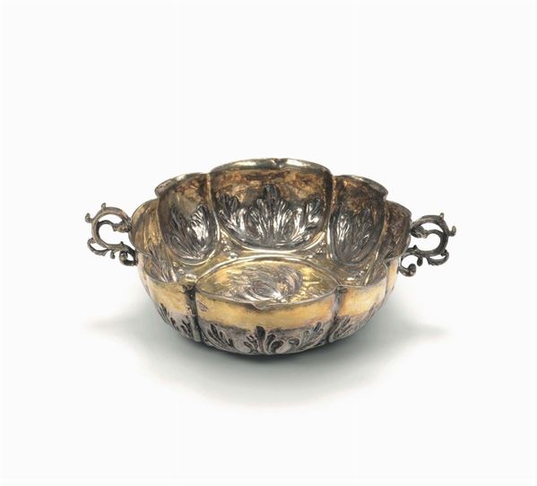 A drinking cup in molten, embossed, chiselled and gilt silver, Germany, 17-18th century, silversmith's and assayer's marks PL and PM within a heart