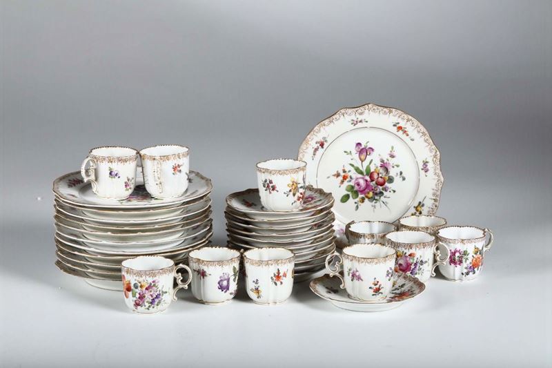 Set di dodici tazzine con piattino e piatti da dolce in porcellana, Francia,XIX secolo  - Asta Asta a Tempo Antiquariato - Cambi Casa d'Aste