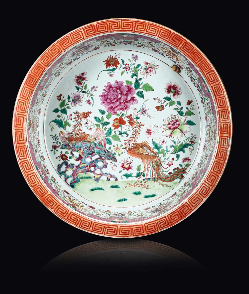 Bacile in Porcellana Famiglia Rosa con Decoro di Fenici e Fiori, Cina, Dinastia Qing, Epoca Qianl...