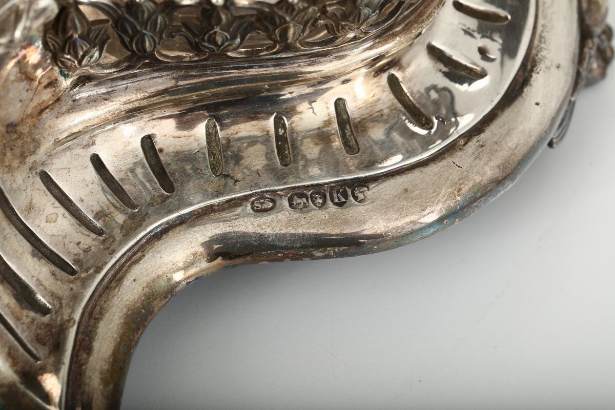 Centrotavola Argento Sterling Fuso, Sbalzato e Cesellato, Londra 1885, Argentiere S.s