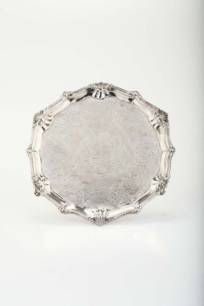 Salver Circolare in Argento con Decoro sul Bordo, Inghilterra XIX Secolo