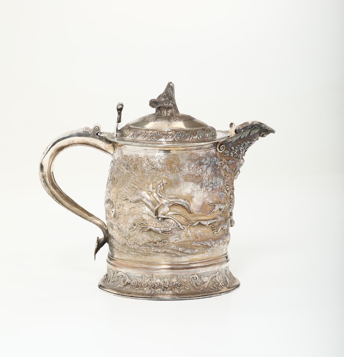 Grande Tankard in Argento Fuso, Sbalzato, Cesellato e Dorato, Inghilterra XIX-XX Secolo (bolli di...