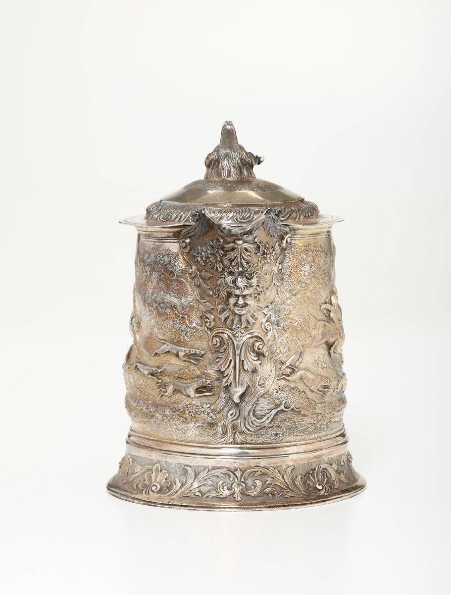 Grande Tankard in Argento Fuso, Sbalzato, Cesellato e Dorato, Inghilterra XIX-XX Secolo (bolli di...