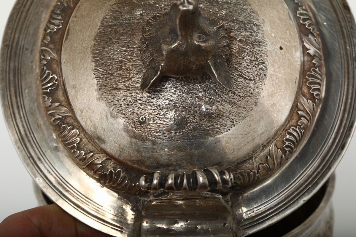 Grande Tankard in Argento Fuso, Sbalzato, Cesellato e Dorato, Inghilterra XIX-XX Secolo (bolli di...