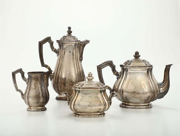 Servizio da tè e caffè in argento composto da quattro pezzi, XX secolo