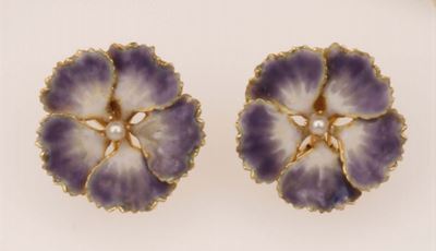 Orecchini Raffiguranti una Viola del Pensiero