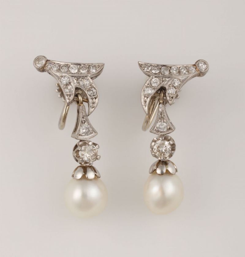 Pair of cultured pearl, diamond and platinum pendent earrings  - Auction Fine Jewels - II - Cambi Casa d'Aste