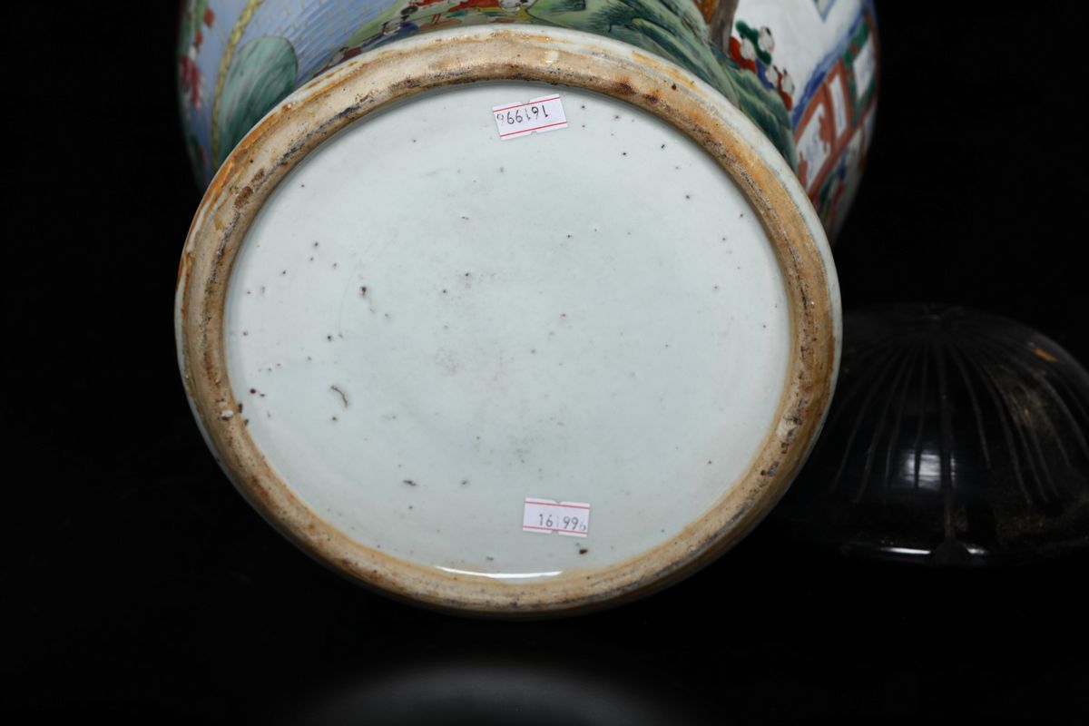 Vaso in Porcellana Policroma, Cina XX Secolo