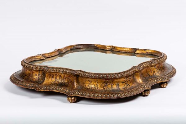 Centrotavola con specchio e cornice in legno laccato, XVIII secolo