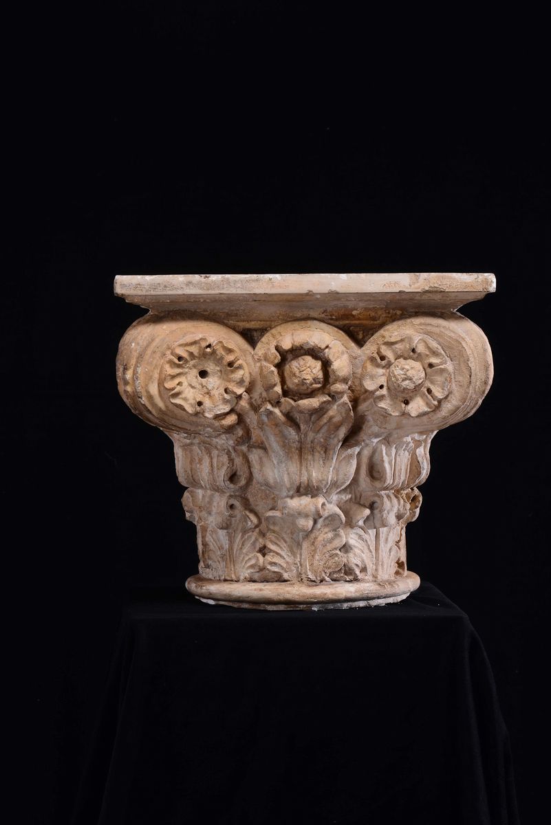 Coppia di Grandi Capitelli in Pietra in Stile Composito. Lapicida Rinascimentale Italiano del XVI...