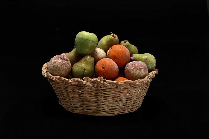 Woven wicker basket with colored wax fruit, Italy, 19th century  - Auction The Rooms of a Florentine Collection - II - Cambi Casa d'Aste