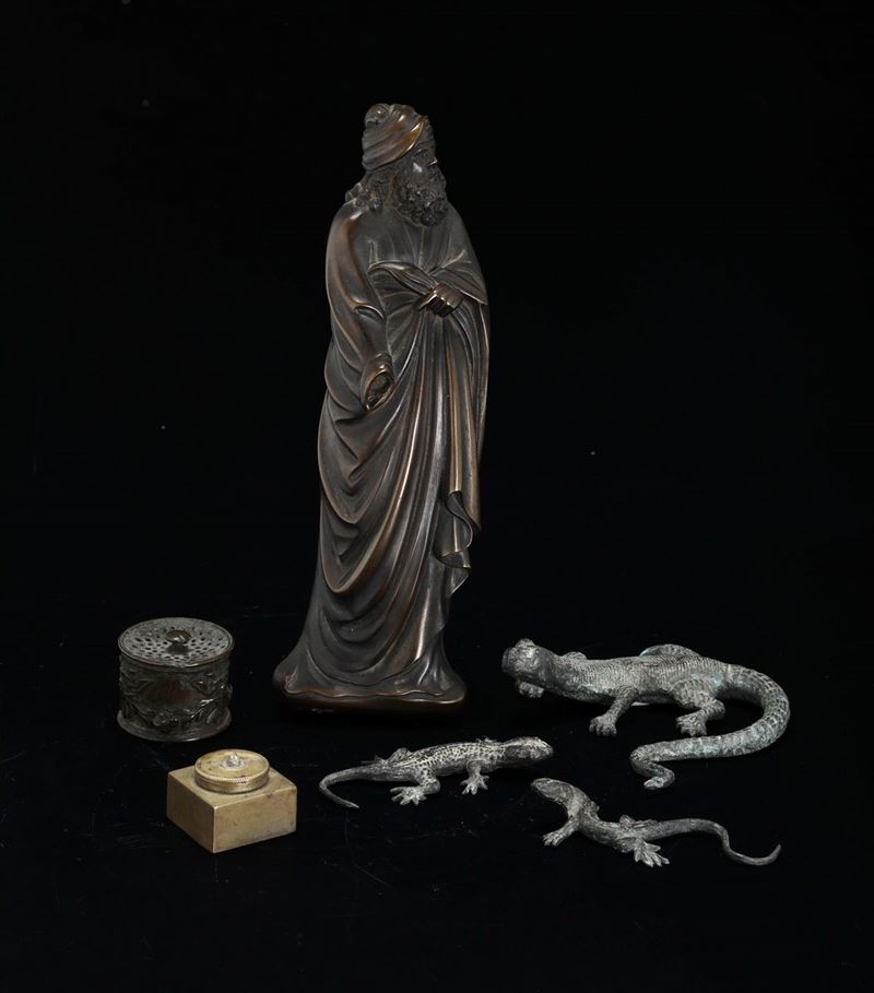 Figura di profeta, tre rettili e due elementi di calamaio. Varie manifatture dal XVII al XIX secolo  - Asta Le Stanze di una Collezione Fiorentina - II - Cambi Casa d'Aste