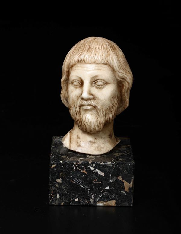 Male head in white marble. Most likely XVth century