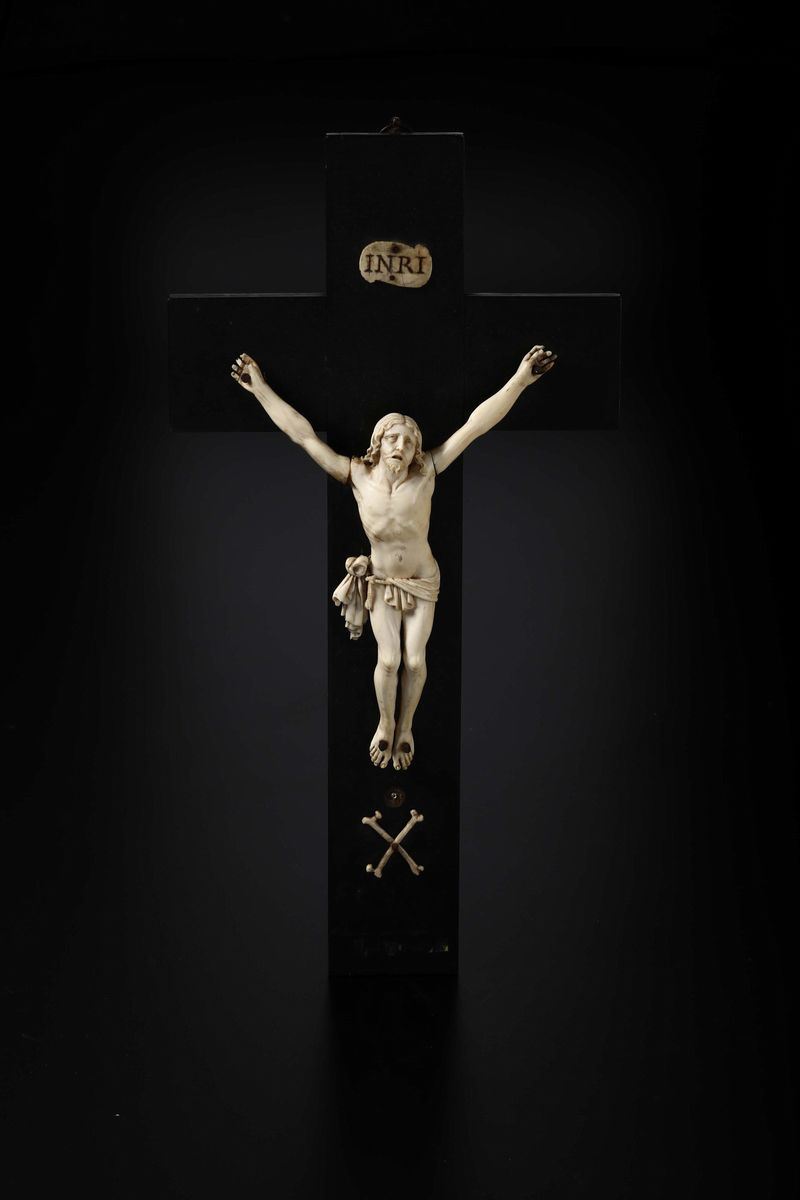 Cristo vivo in avorio scolpito e legno ebanizzato. Scultore d’oltralpe del XVIII secolo  - Asta Le Stanze di una Collezione Fiorentina - II - Cambi Casa d'Aste