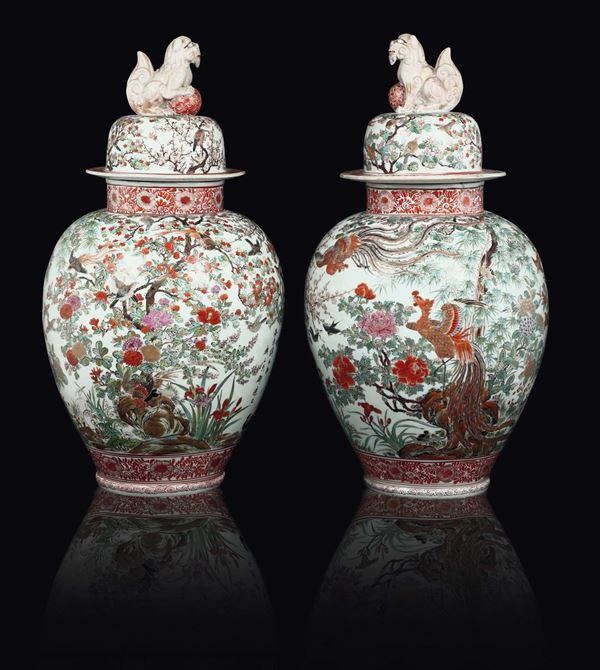 A pair of polychrome enamelled porcelain potiches and cover with Pho dog, Japan, 19th century