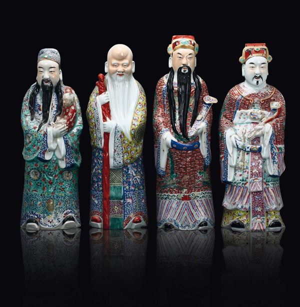 Quattro figure di saggi in porcellana a smalti policromi, Cina, Dinastia Qing, fine XIX secolo