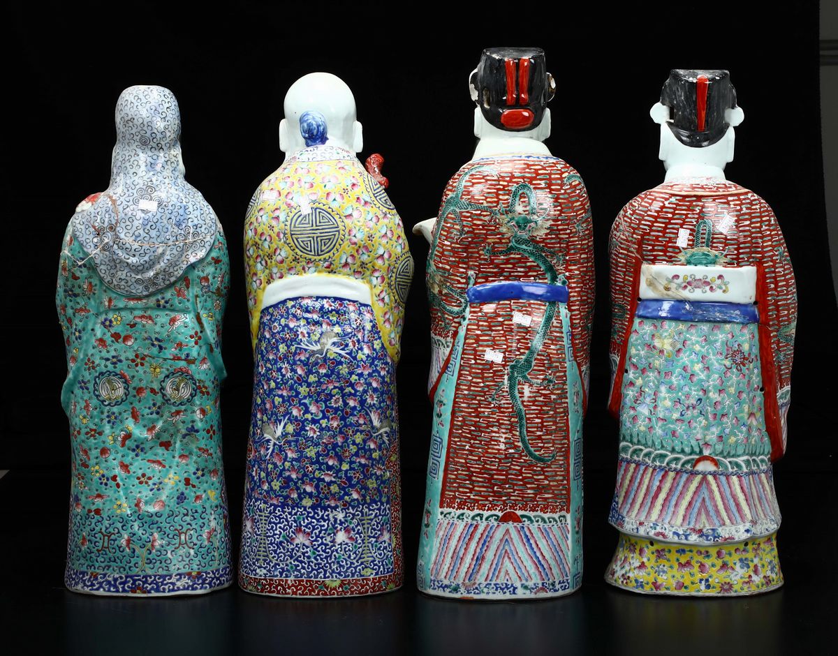 Quattro Figure di Saggi in Porcellana a Smalti Policromi, Cina, Dinastia Qing, Fine XIX Secolo