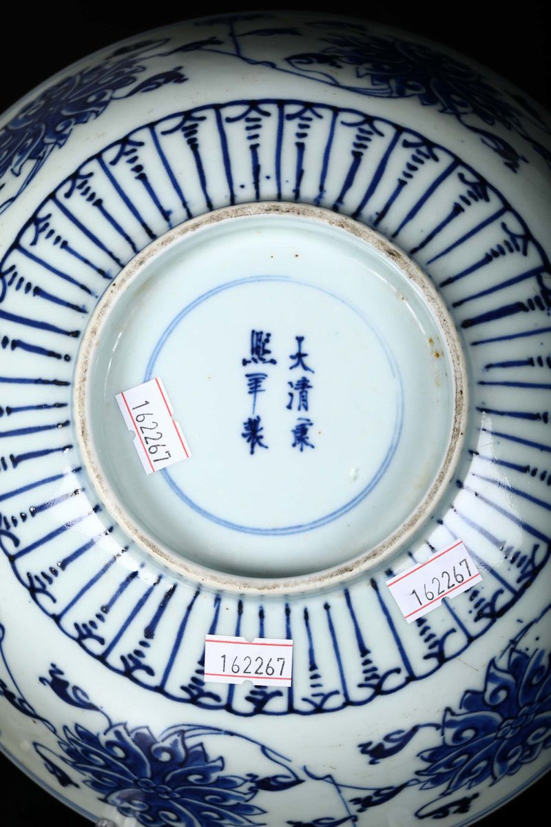 Coppia di Ciotole in Porcellana Bianca e Blu a Decoro Floreale, Cina, Dinastia Qing, XIX Secolo