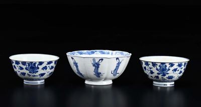 Tre Coppette in Porcellana Bianca e Blu, Cina, Dinastia Qing, Epoca Kangxi (1662-1722)