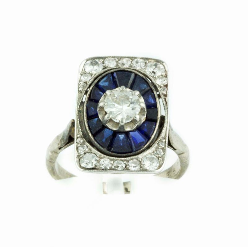 Anello con diamanti di vecchio taglio e piccoli zaffiri  - Auction Vintage, Jewels and Bijoux - Cambi Casa d'Aste