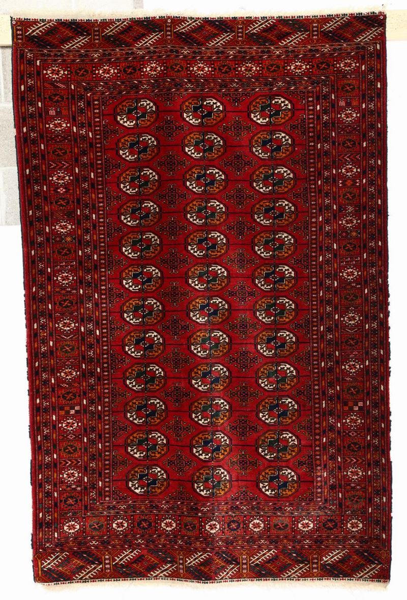 Tappeto turkmeno inizio XX secolo  - Auction Fine art - II - Cambi Casa d'Aste
