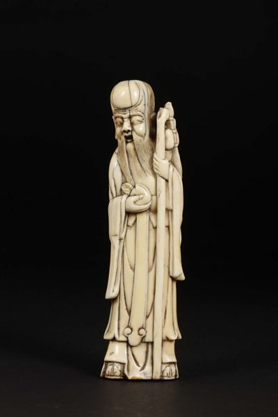 Due Sculture in Avorio Raffiguranti Shoulao, Cina, Dinastia Ming XVII Secolo e Dinastia Qing XIX ...