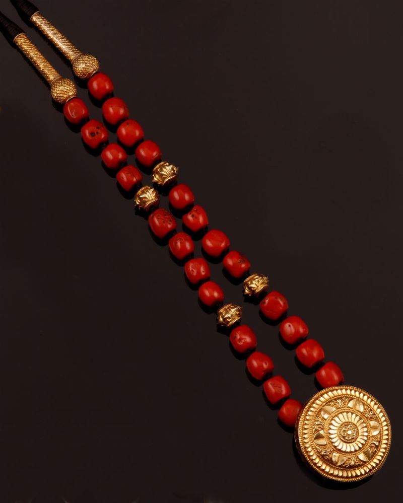 Coral beads and gold necklace  - Auction Fine Jewels - II - Cambi Casa d'Aste