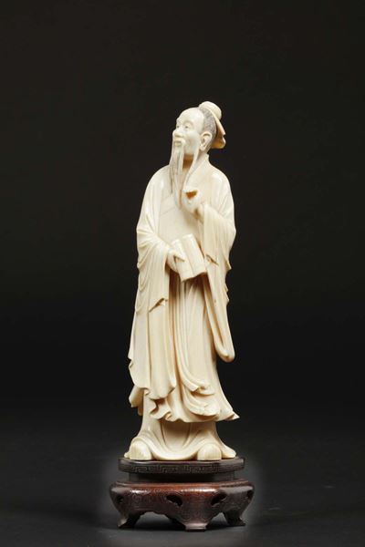 Figura di Saggio con Pergamena Scolpito in Avorio, Cina, Inizio XX Secolo