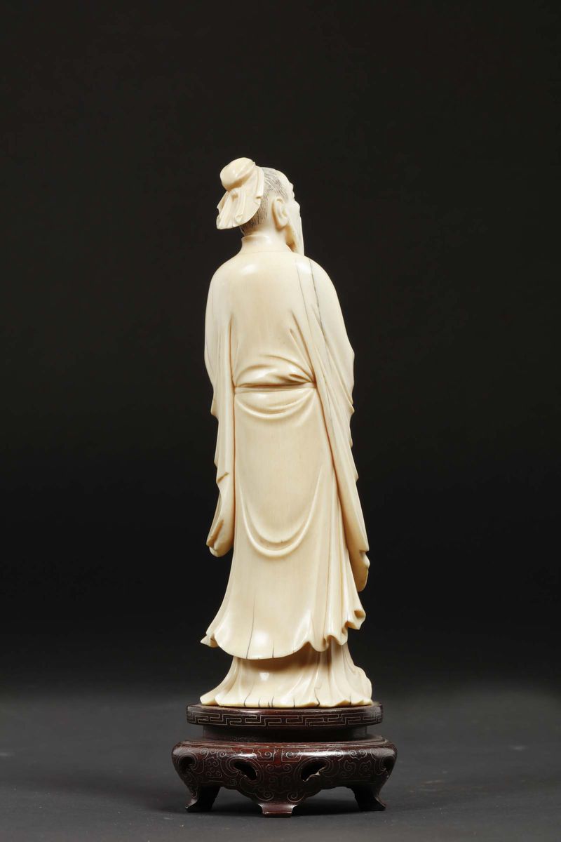 Figura di Saggio con Pergamena Scolpito in Avorio, Cina, Inizio XX Secolo