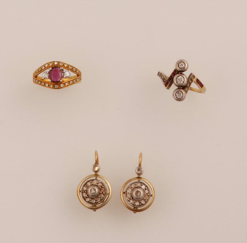 Lotto composto da due anelli ed un paio di orecchini con diamanti e rubini  - Auction Vintage, Jewels and Bijoux - Cambi Casa d'Aste