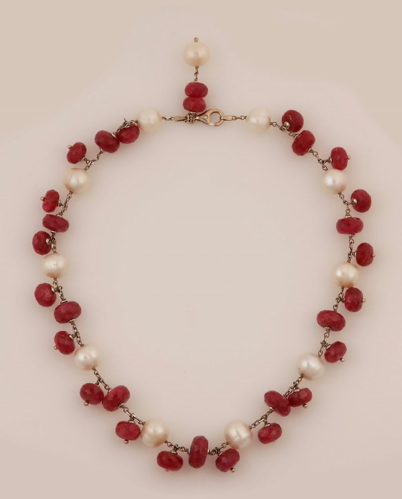 Girocollo con perle di acqua dolce e corindoni rossi trattati  - Auction Vintage, Jewels and Bijoux - Cambi Casa d'Aste