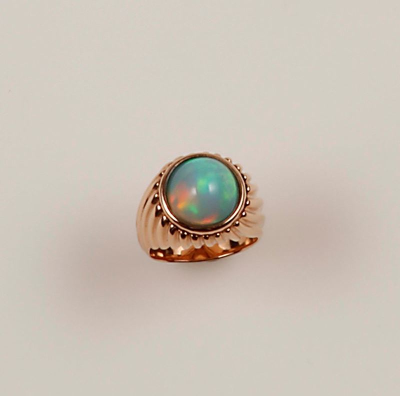 Anello con opale taglio cabochon di ct 4,46  - Asta Vintage, Gioielli e Bijoux - Cambi Casa d'Aste