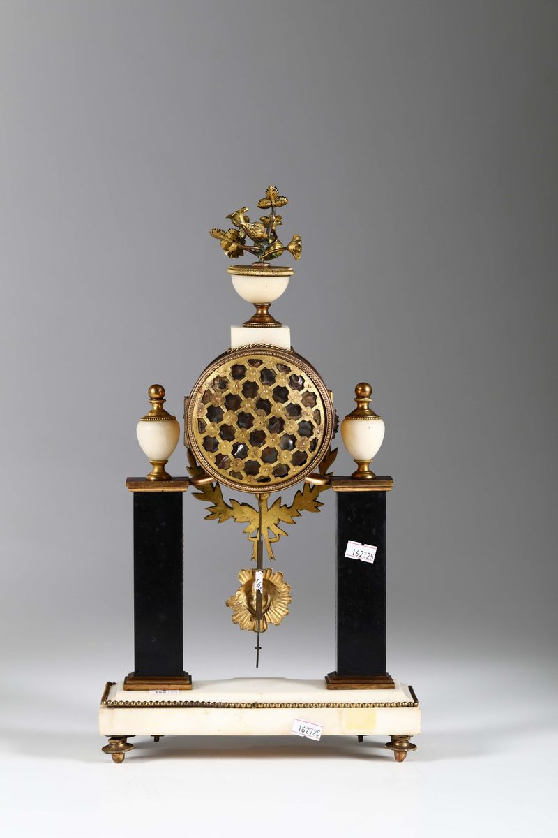 Pendola da Tavolo in Marmo Bianco e Nero, Svizzera Luigi XVI