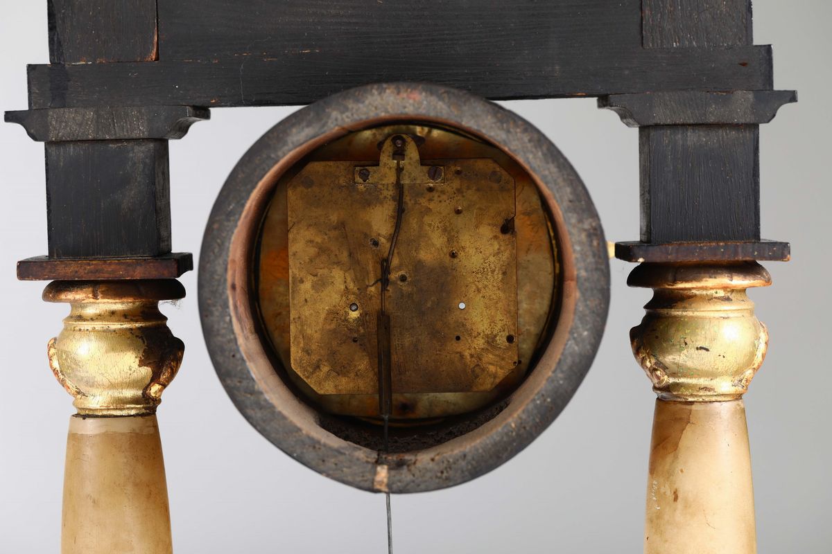 Lotto di Quattro Pendole a Portico con Colonne in Alabastro, Austria XIX Secolo