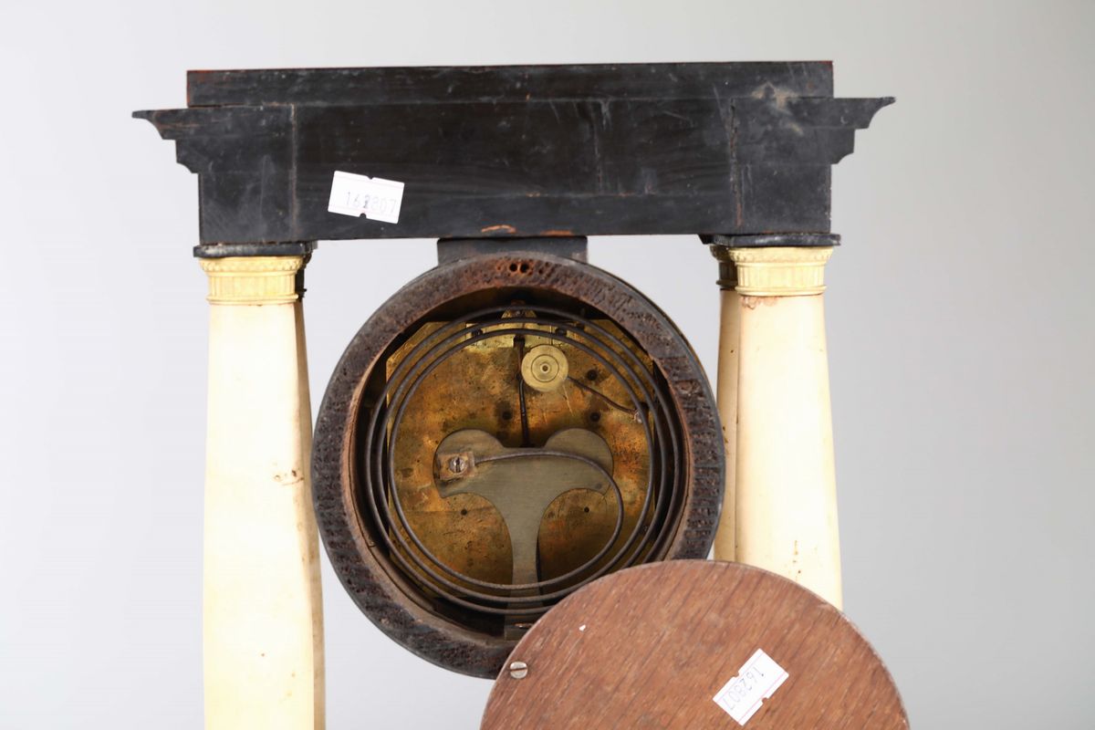 Lotto di Quattro Pendole a Portico con Colonne in Alabastro, Austria XIX Secolo