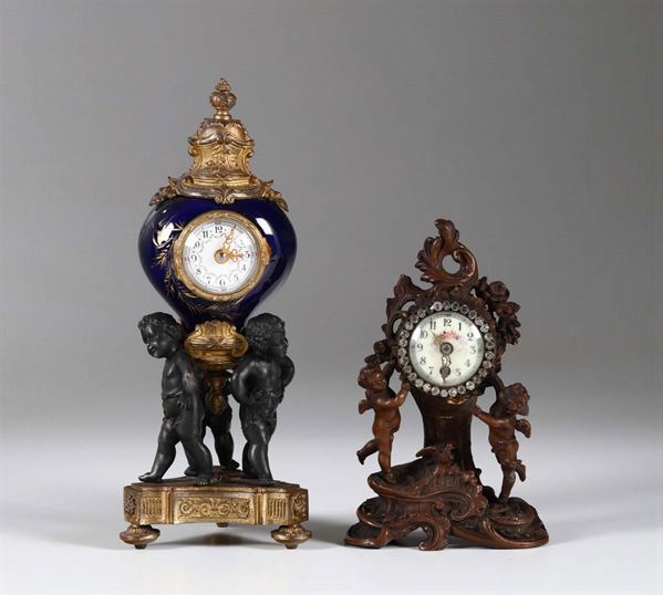 Due piccoli orologi con puttini, XIX-XX secolo