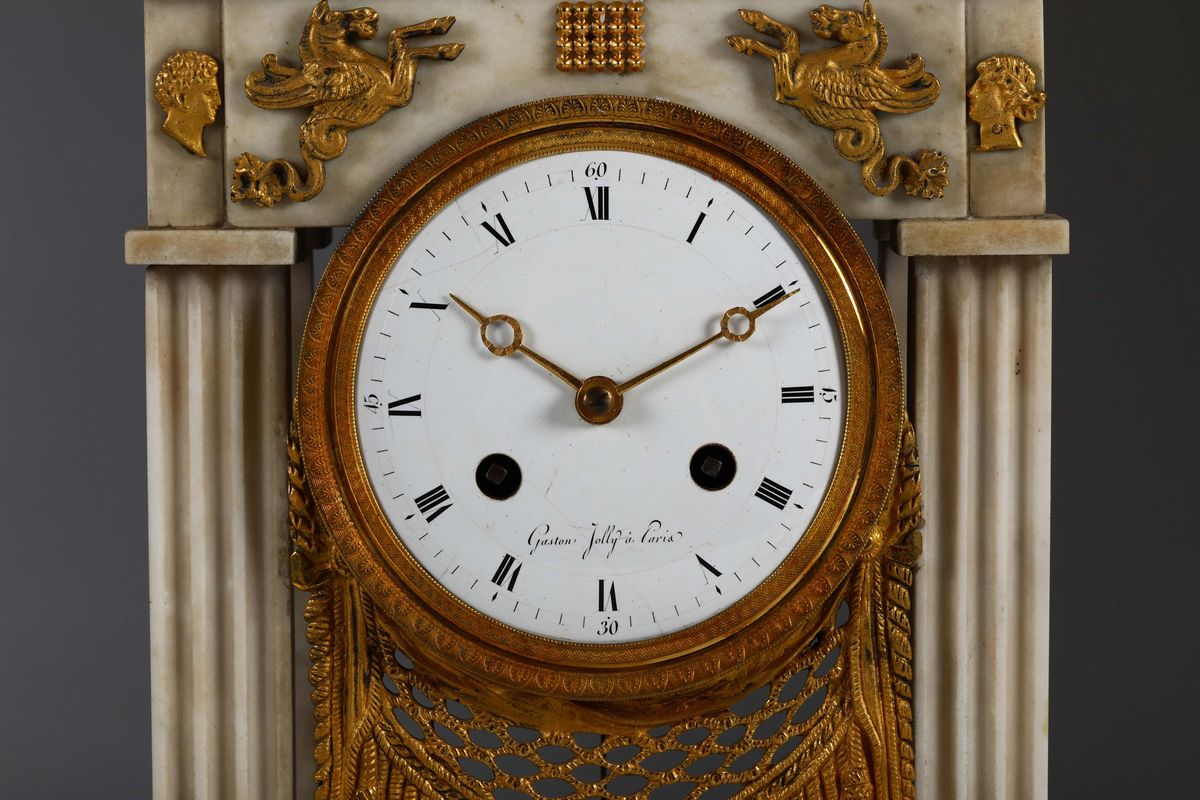 Pendola a Portico in Marmo Bianco, Gaston Jolly a Paris, Francia XIX Secolo