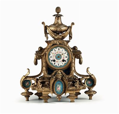 Pendola da Tavolo in Bronzo Dorato con Inserti in Porcellana Dipinta, Fine XIX Secolo