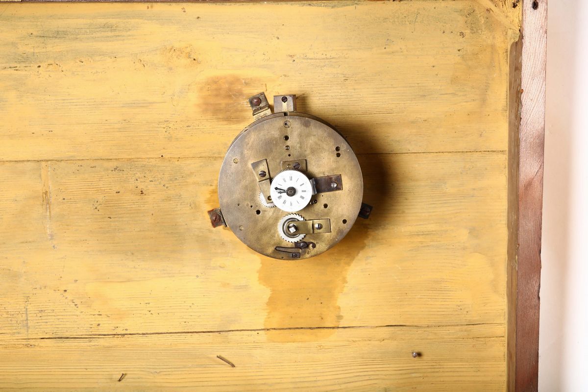 Orologio a Quadro Raffigurante Paesaggio Costiero con Figure, Velieri ed Architetture Ad Olio, XI...